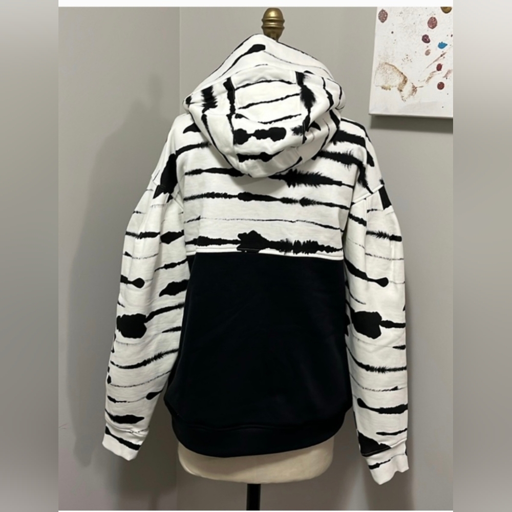 NWT Burberry Women's Sweater Monochrome Black White Hoodie Italy Size XS $1325 - Picture 3 of 8
